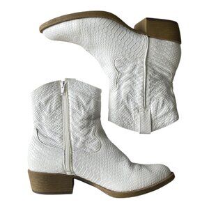 Coconuts by Matisse White Western Pistol Cowboy Cowgirl Ankle Bootie Size 8